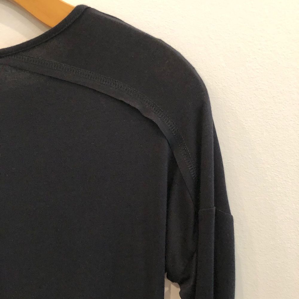 Black V-neck ballon sleeve long sleeve T-shirt - Picture 7 of 7